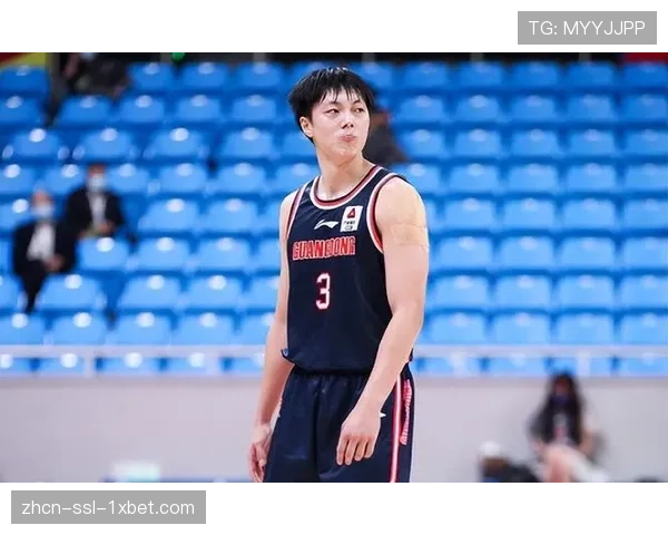 “广东队后卫胡明轩手腕伤势恢复良好,已开始有球训练” “广东队后卫胡明轩手腕伤势恢复良好,已开始有球训练”